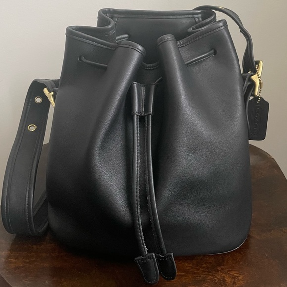 Coach Handbags - ❤️Vintage Coach Lulu’s Legacy 9952, Costa Rica